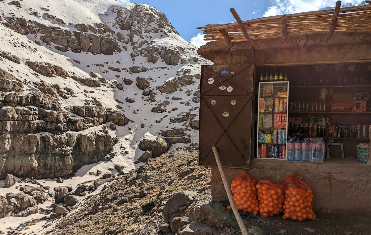 épicerie de village sur la route vers Toubkal